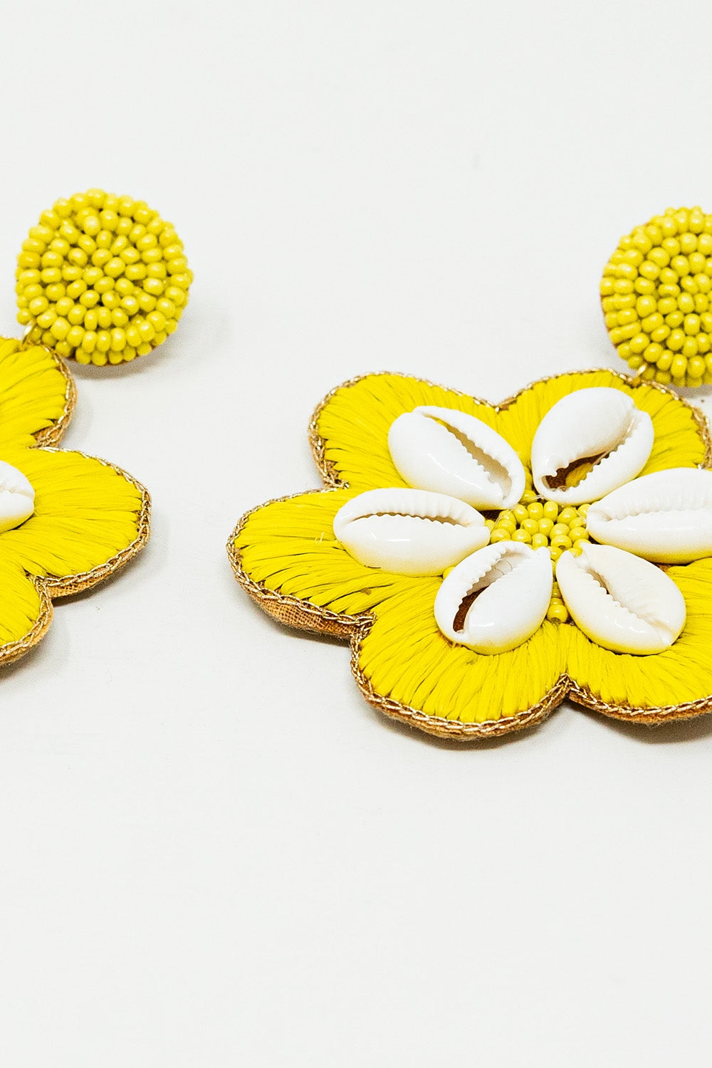 Boucles d'oreilles Maxi Rafia avec fleurs brodées et détails de coquillages en citron vert