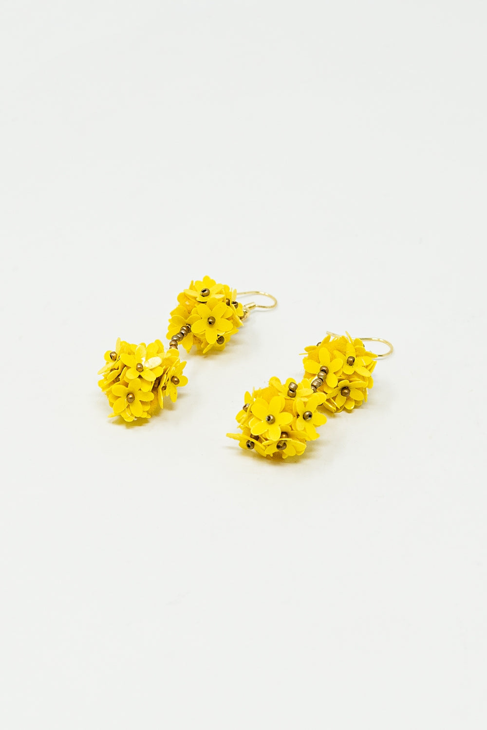 Boucles d'oreilles avec fleurs tombantes et marguerites jaunes