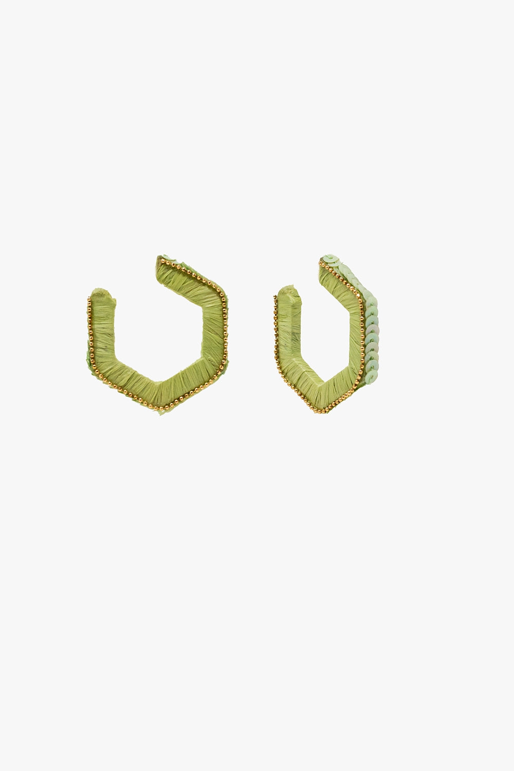 Boucles d'oreilles hexagonales vertes avec perles dorées et paillettes