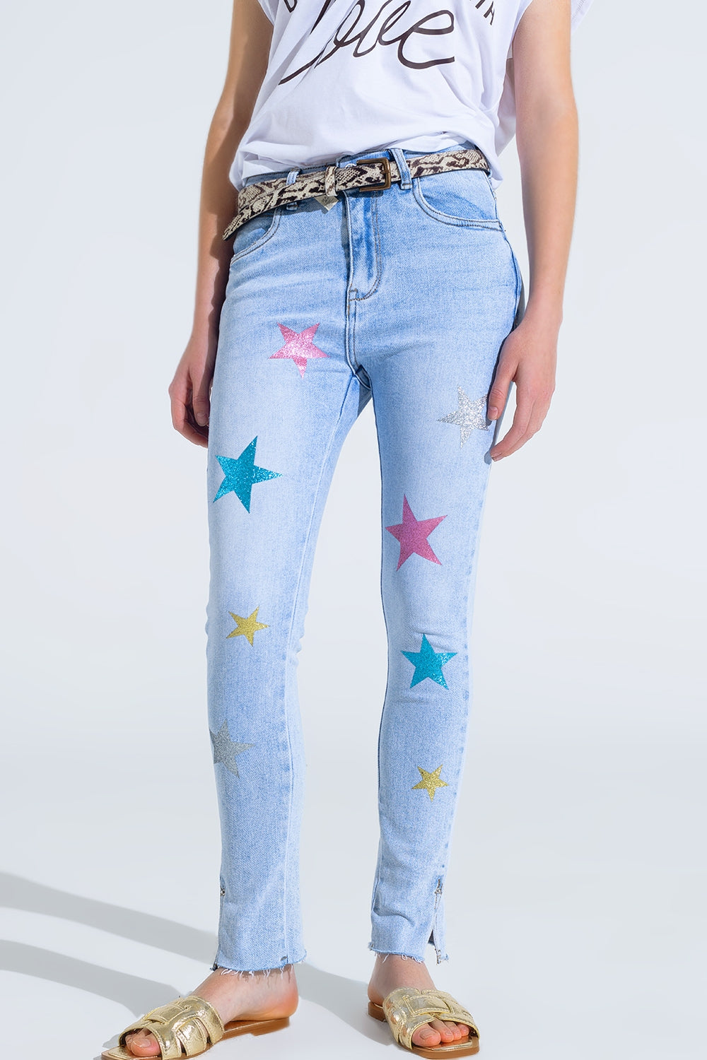 Jean skinny délavé avec étoiles sur les jambes