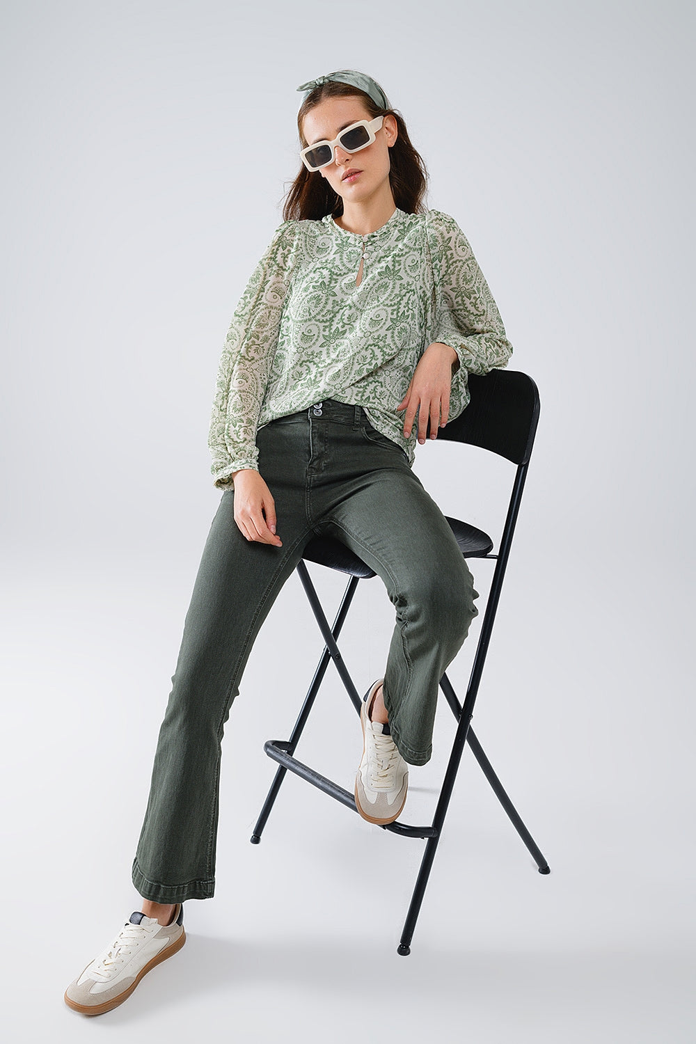 Jean skinny évasé à double boutonnage en kaki