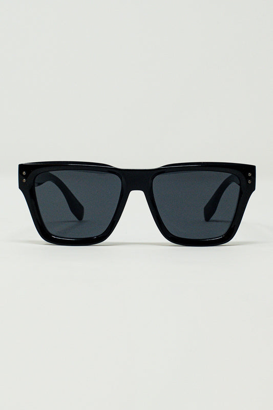 Lunettes de soleil noires à branches carrées