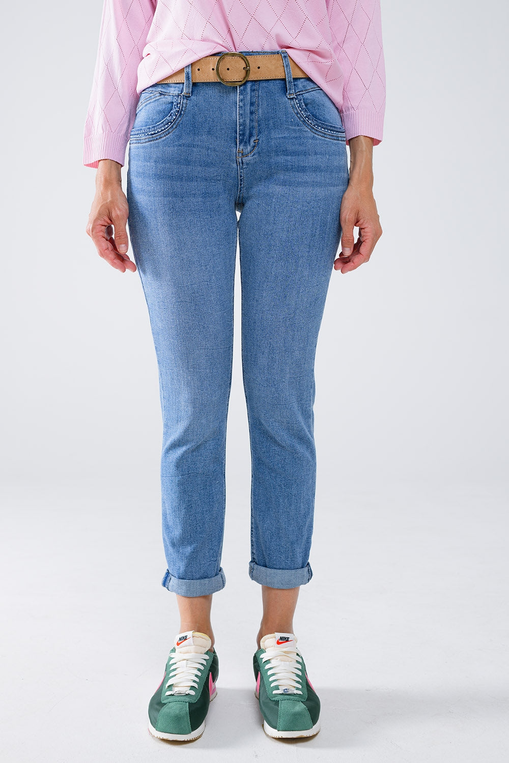 Jean skinny en délavage léger avec détail sur la poche
