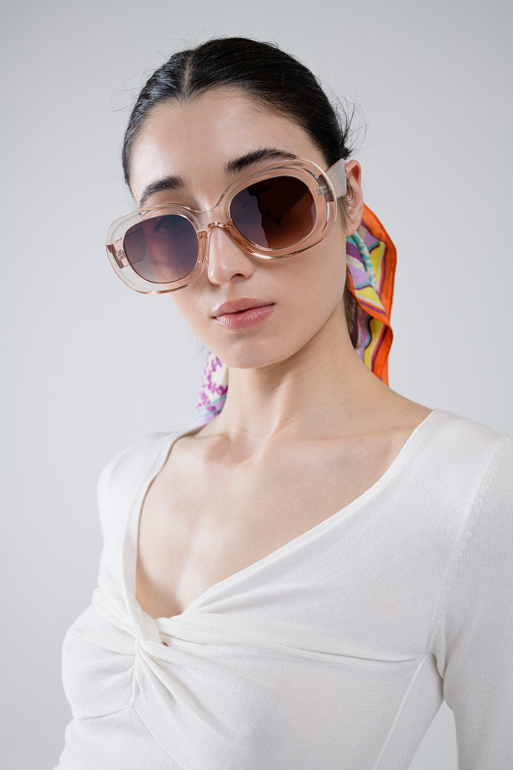 Lunettes de soleil circulaires surdimensionnées en blanc translucide