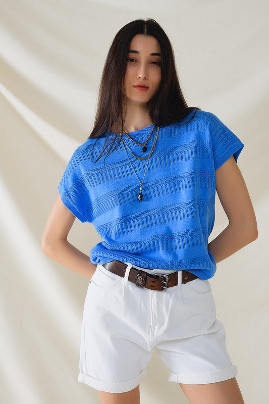 Sweatshirt en bleu avec motif en dentelle et manches courtes