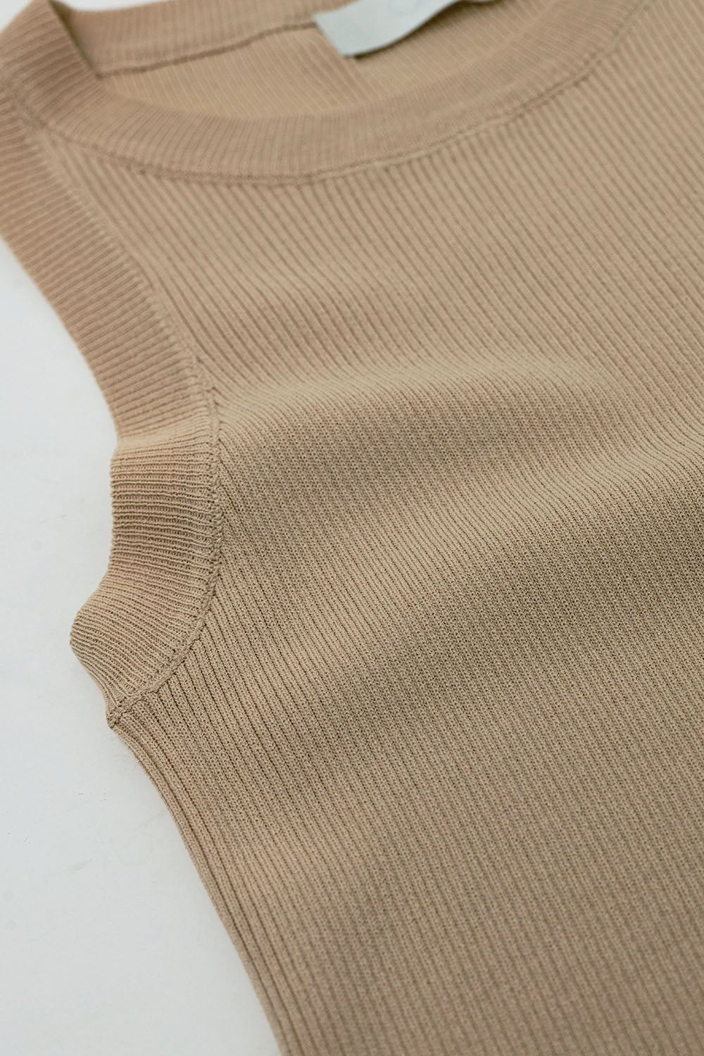 Top sans manches en tricot beige