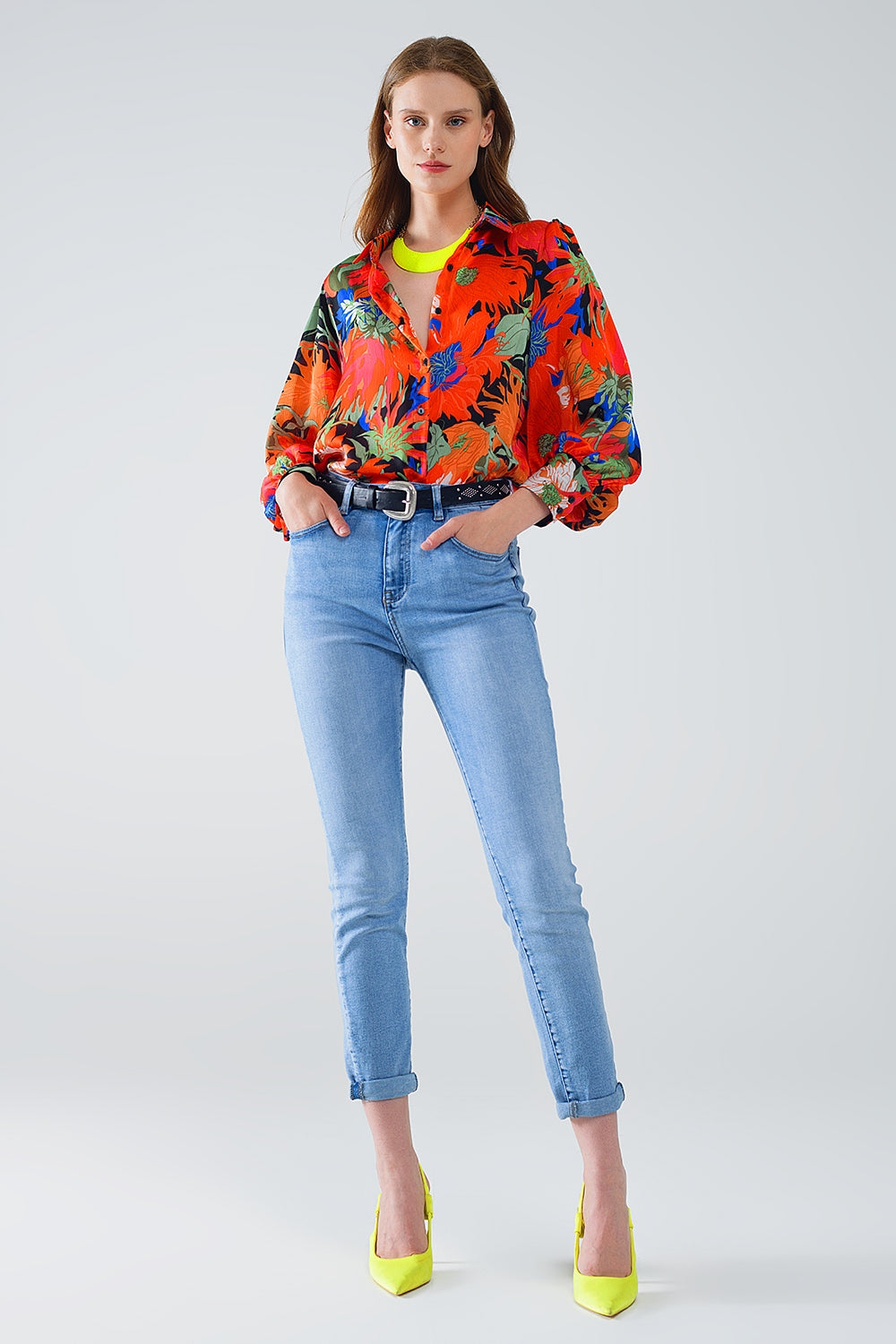 Chemise mousseline de soie à manches ballons florales en noir