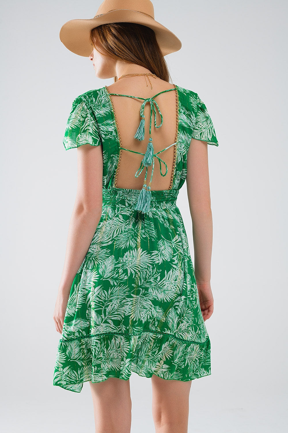 robe courte verte à imprimé floral boho et dos ouvert