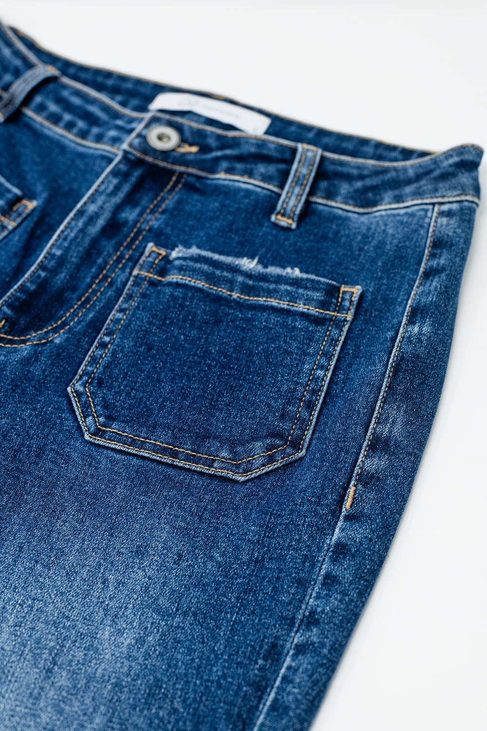 Jeans évasés bleu foncé avec poches avant