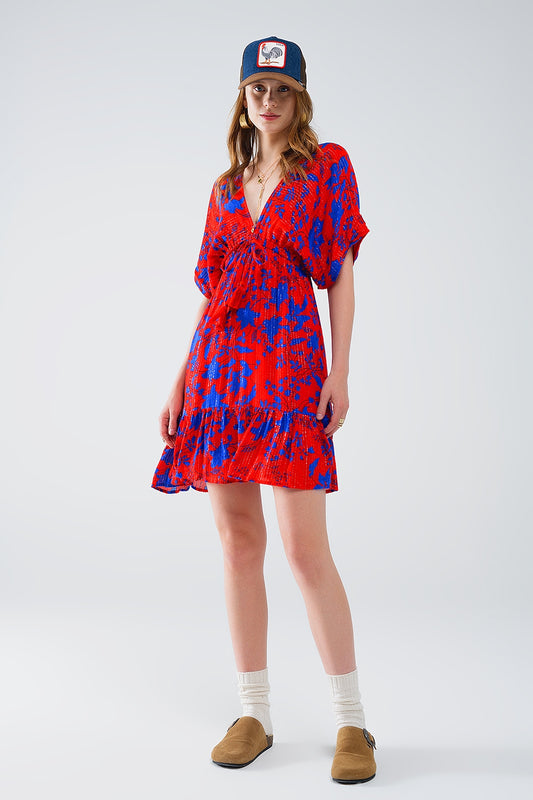 Robe courte et fluide en rouge avec imprimé floral bleu