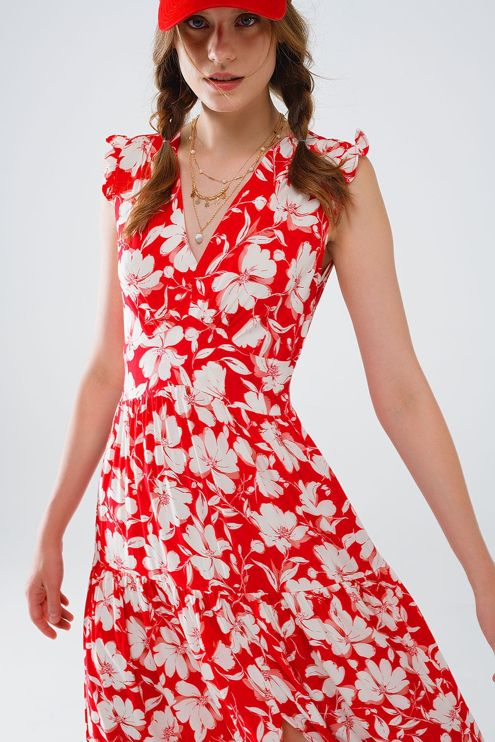 Robe longue rouge à imprimé floral et col en V