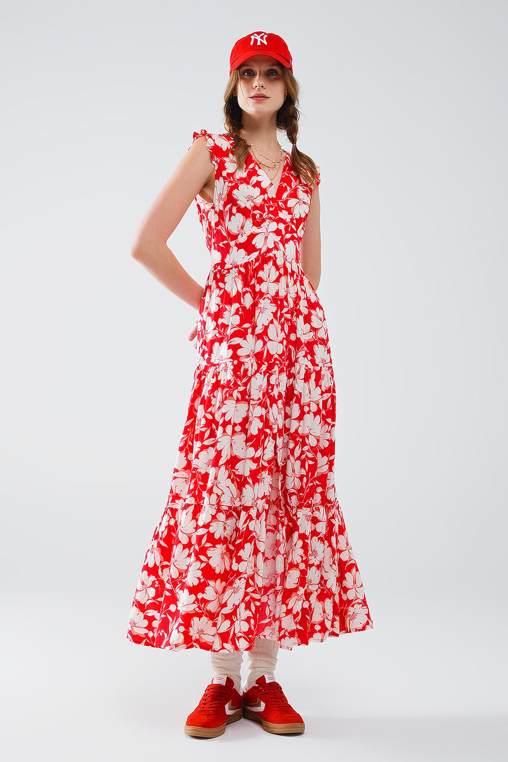 Robe longue rouge à imprimé floral et col en V