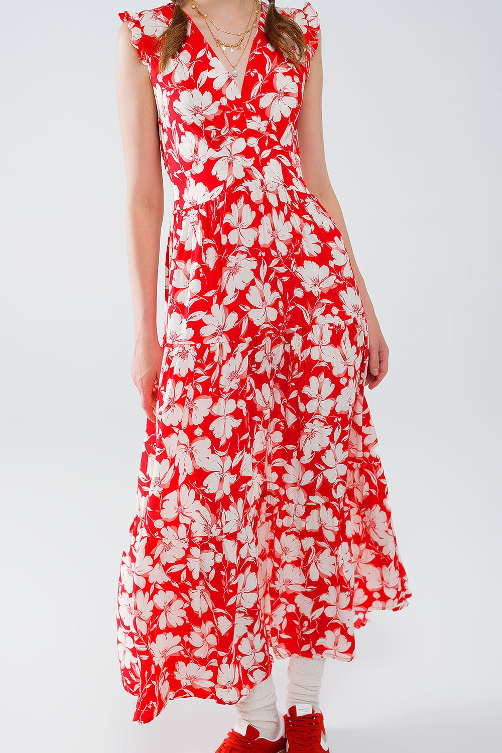 Robe longue rouge à imprimé floral et col en V