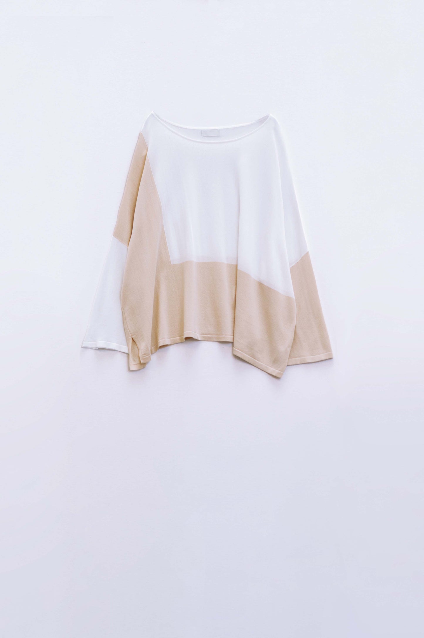 Pull à manches chauve-souris en blocs de couleur blanc et beige