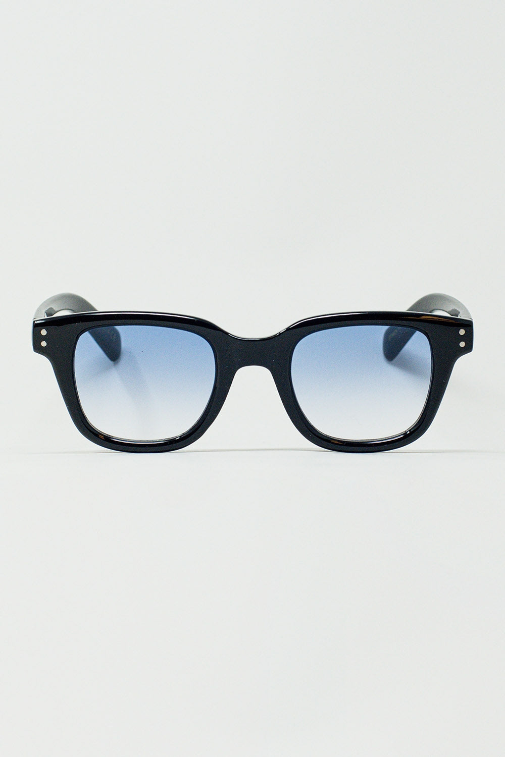 Lunettes de soleil rétro rondes avec verre bleu fumé en noir