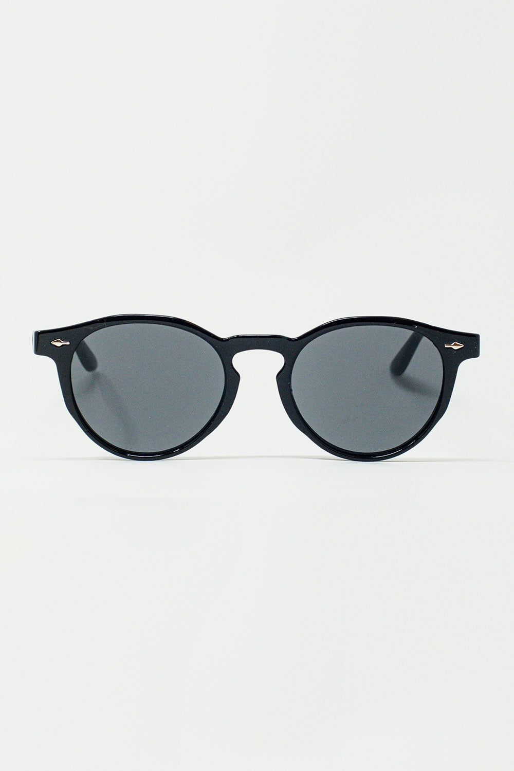 Lunettes de soleil rétro rondes avec verres fumés en noir
