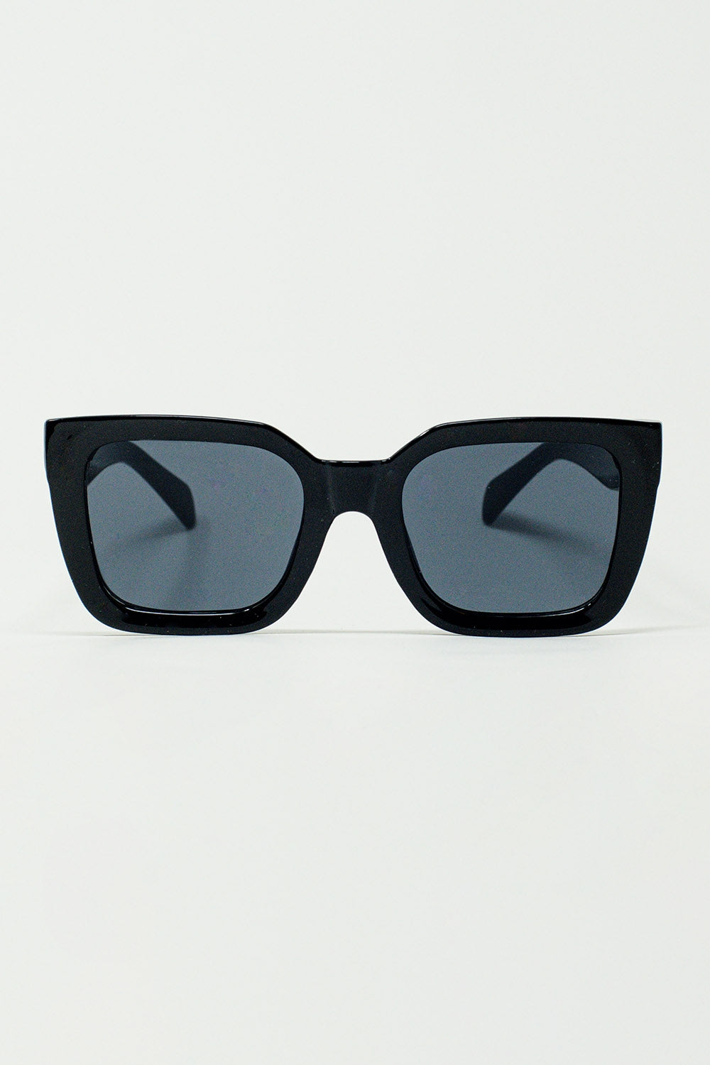 Lunettes de soleil carrées avec verres foncés en noir