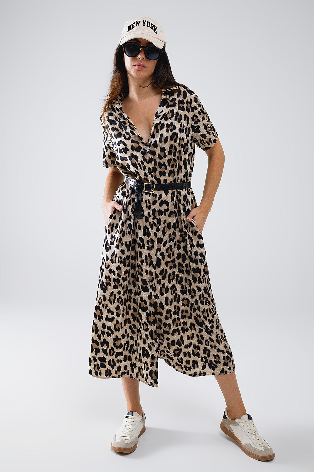 Robe midi à manches courtes avec ceinture en imprimé léopard