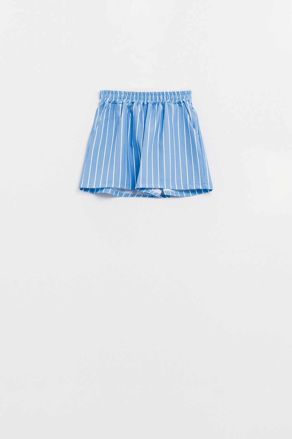Short fluide rayé bleu