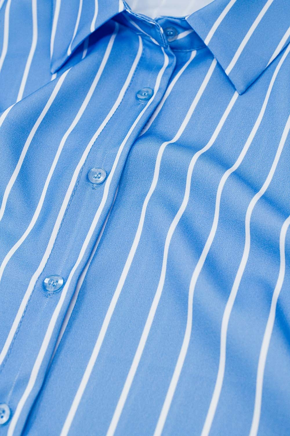 Chemise à manches courtes rayée bleue