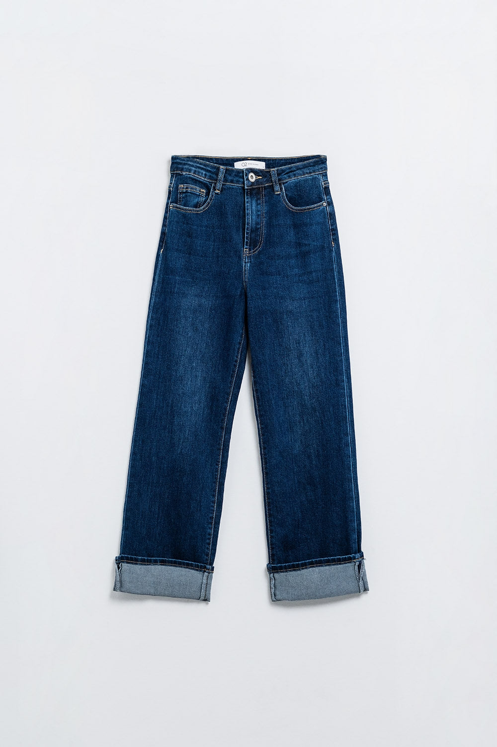 Jean droit en denim bleu foncé avec ourlet plié
