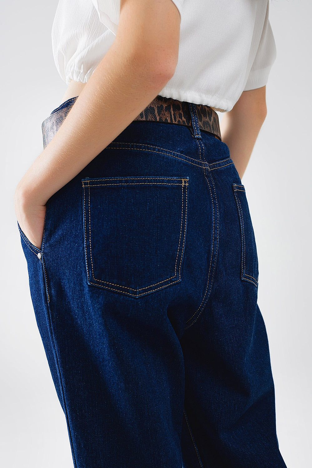 Jean Mom Bleu Raw Avec Détail Plissé