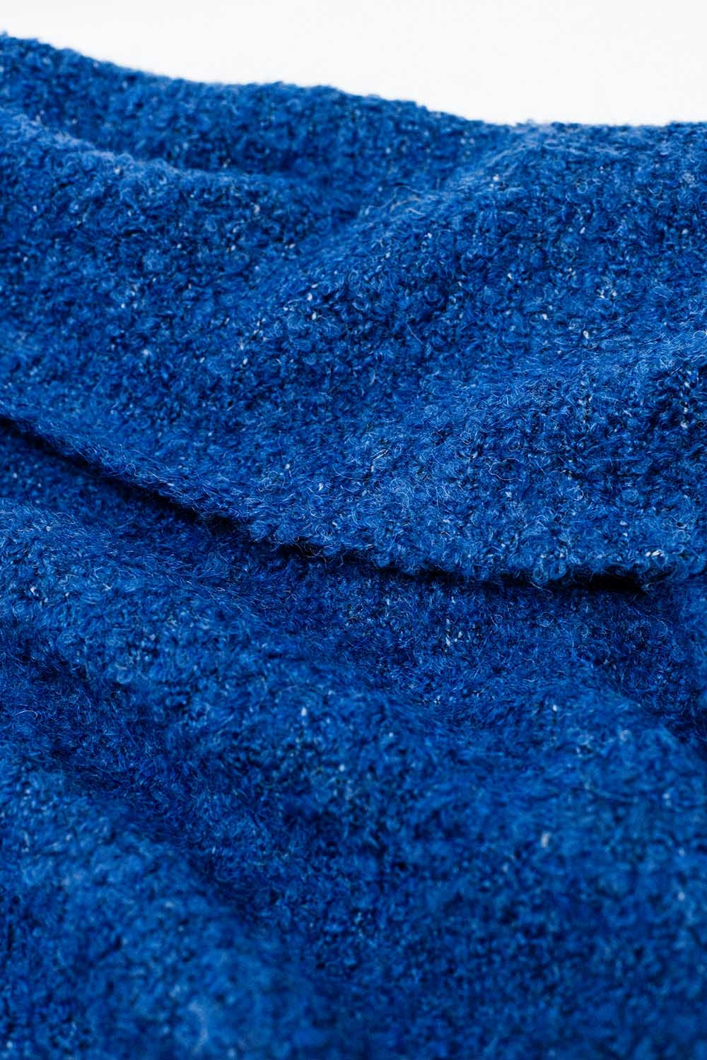 pull à col montant en tricot doux de couleur bleue