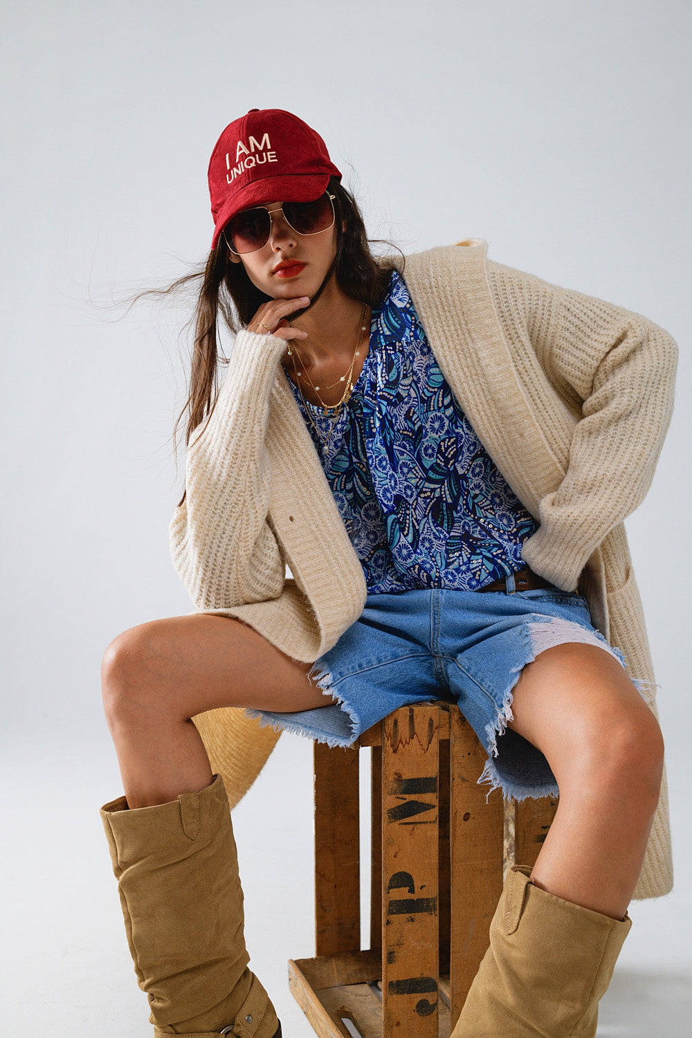 Cardigan long côtelé avec poches et capuche en crème