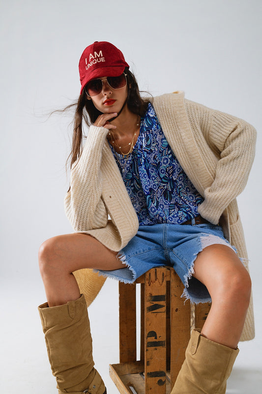 Cardigan long côtelé avec poches et capuche en crème