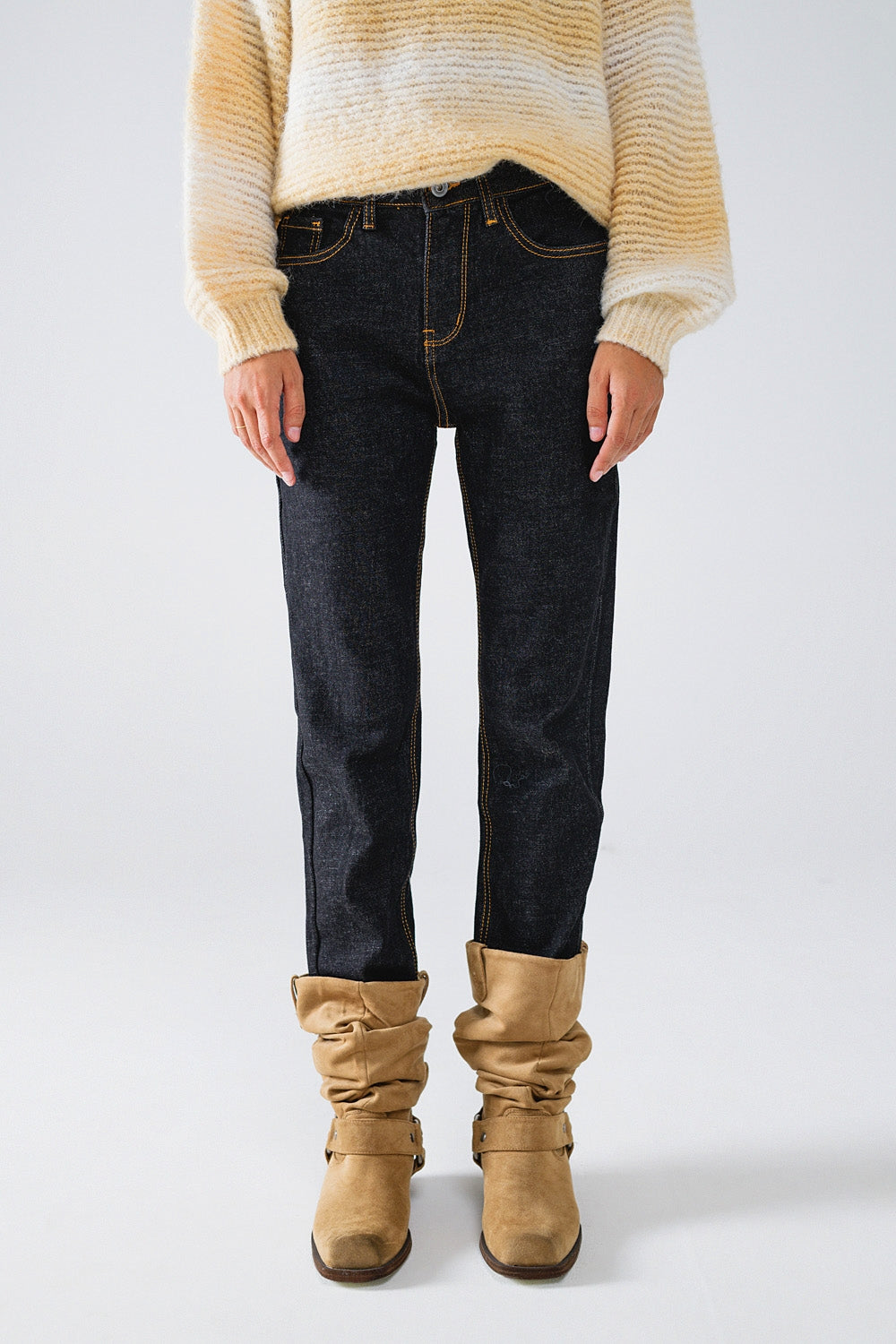 Jean skinny avec surpiqûres contrastées