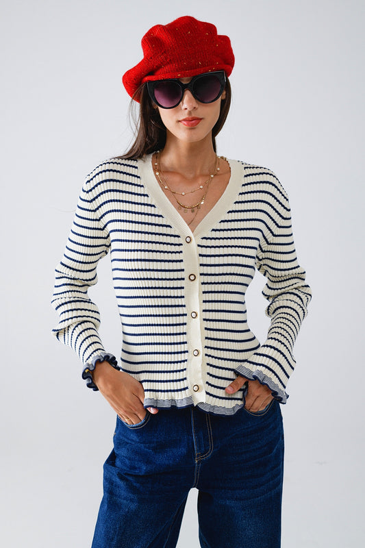 Cardigan rayé en crème avec bordure à volants
