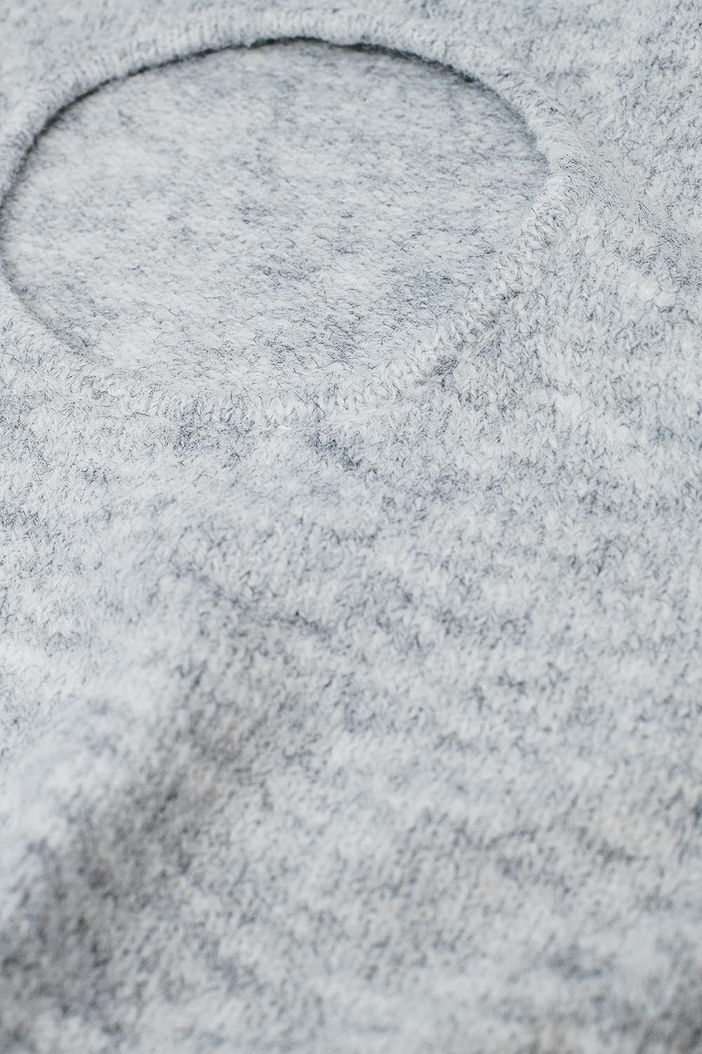 Maillot gris à manches longues et dos ouvert