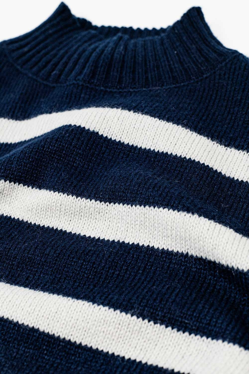 Pull rayé à col montant en bleu marine et gris