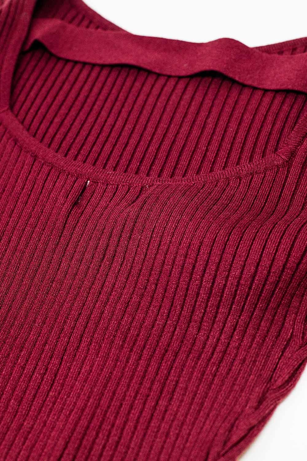 pull-over côtelé bordeaux à dos ouvert