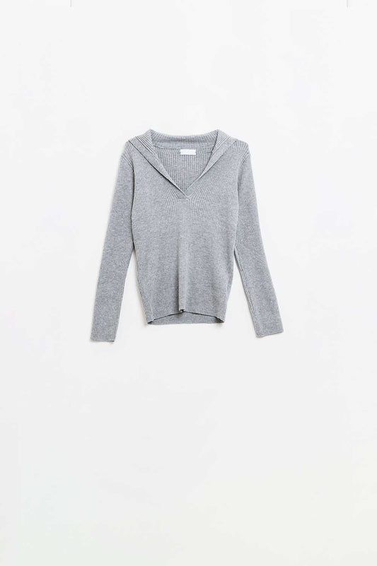 Pull côtelé gris à col et manches longues