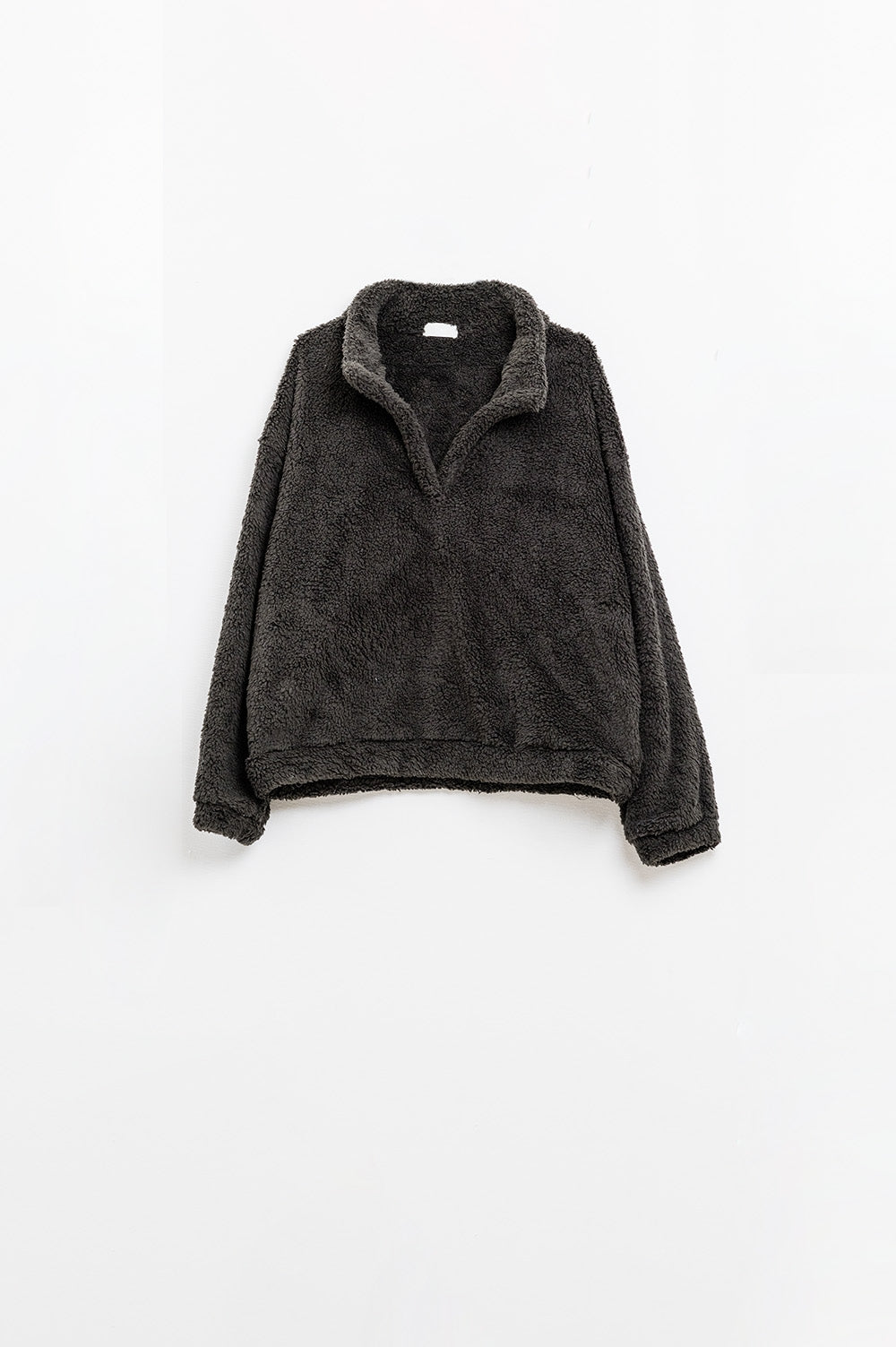 Pull noir duveteux à col en V