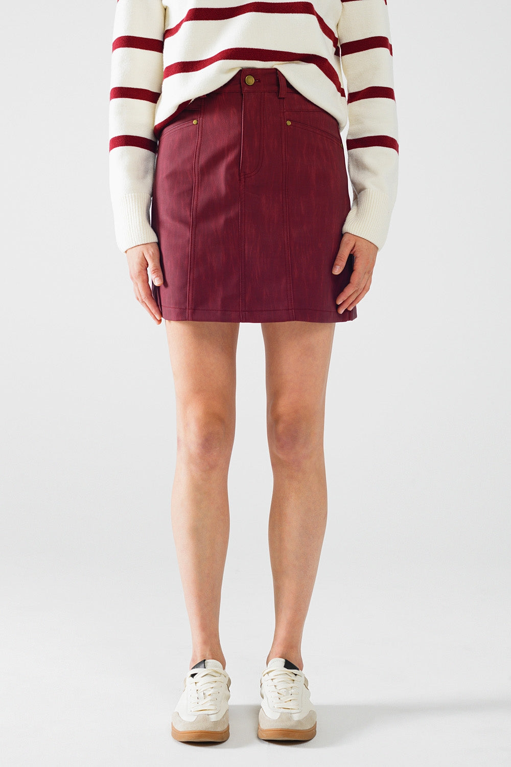 Minijupe droite bordeaux avec poches