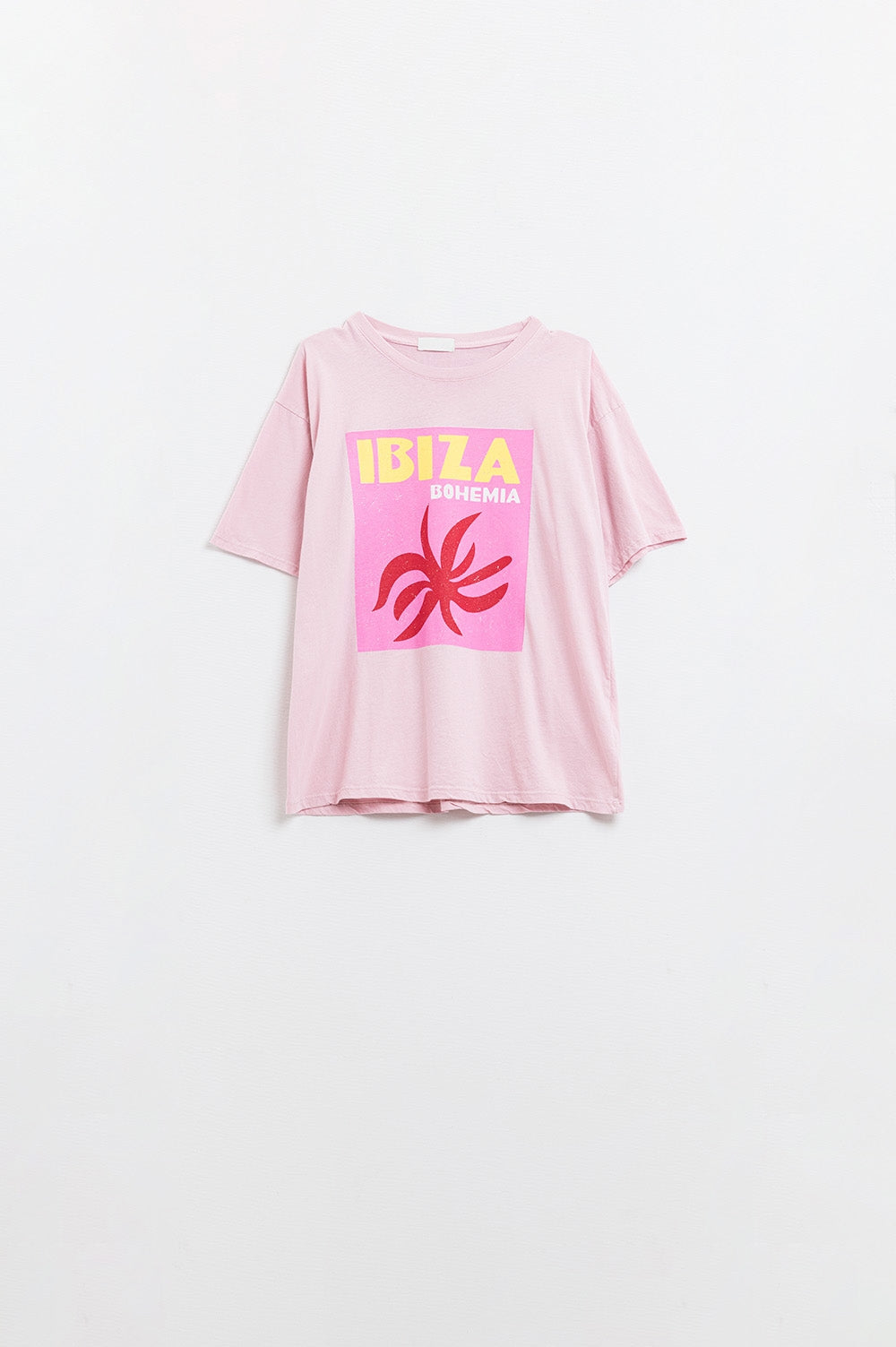 Q2 Baby Pink Ibiza Bohemia Relaxed T-Shirt With Pink Print (T-shirt décontracté Ibiza Bohemia à imprimé rose)