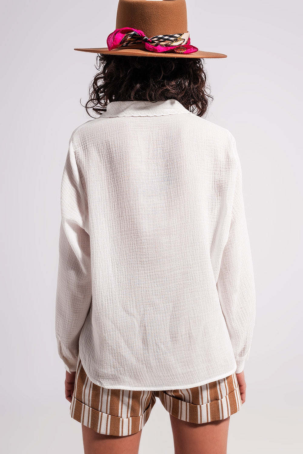 Blouse à col en V et finitions dentelle Crème