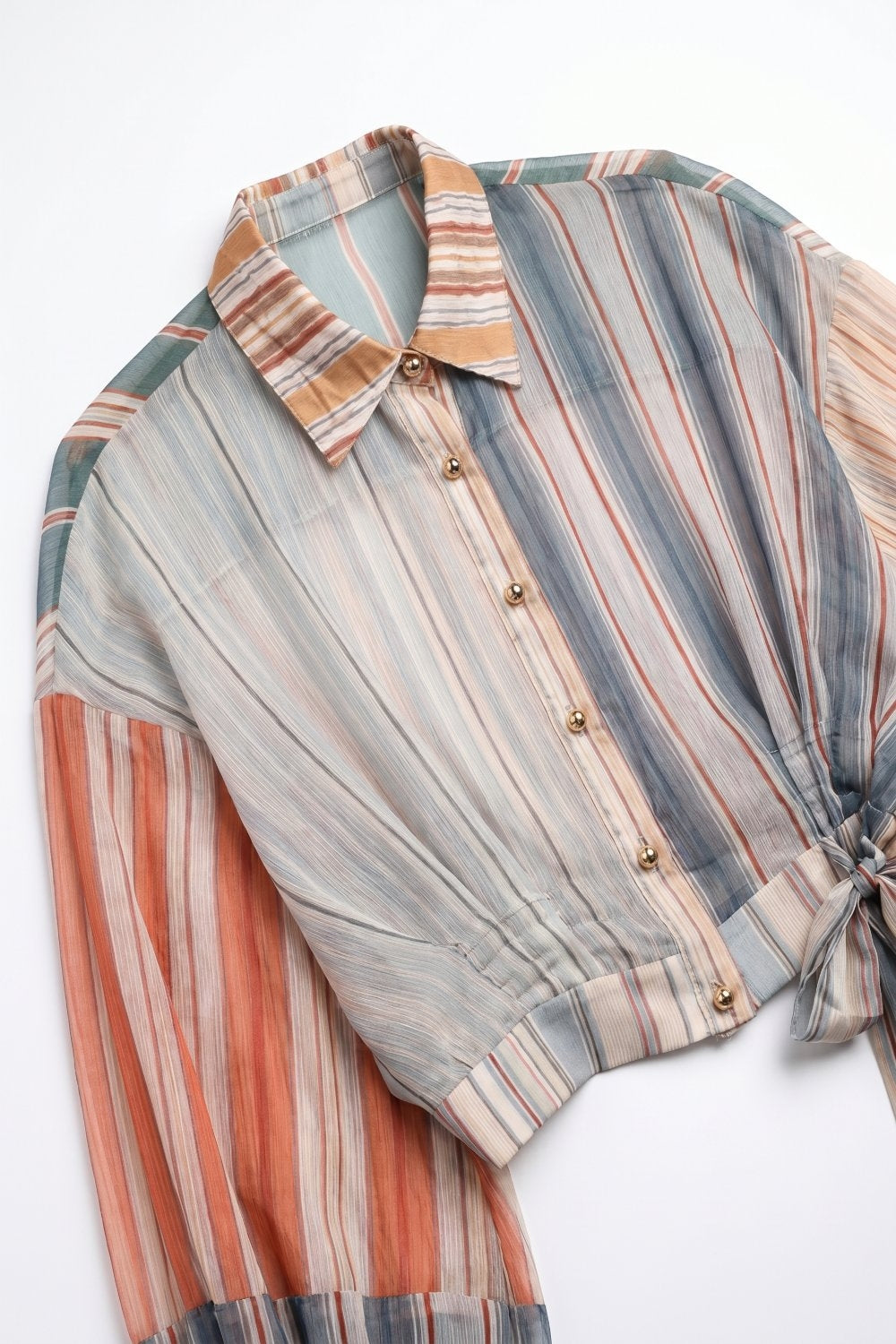 Blouse à rayures multicolores en tissu léger en chiffon