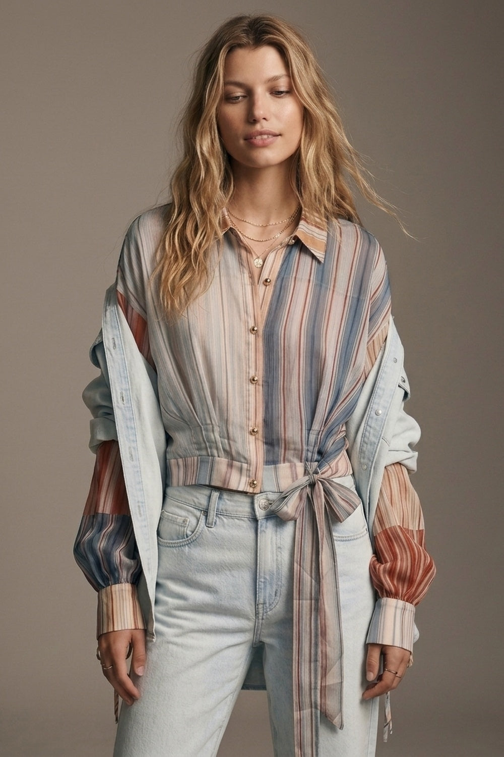 Blouse à rayures multicolores en tissu léger en chiffon