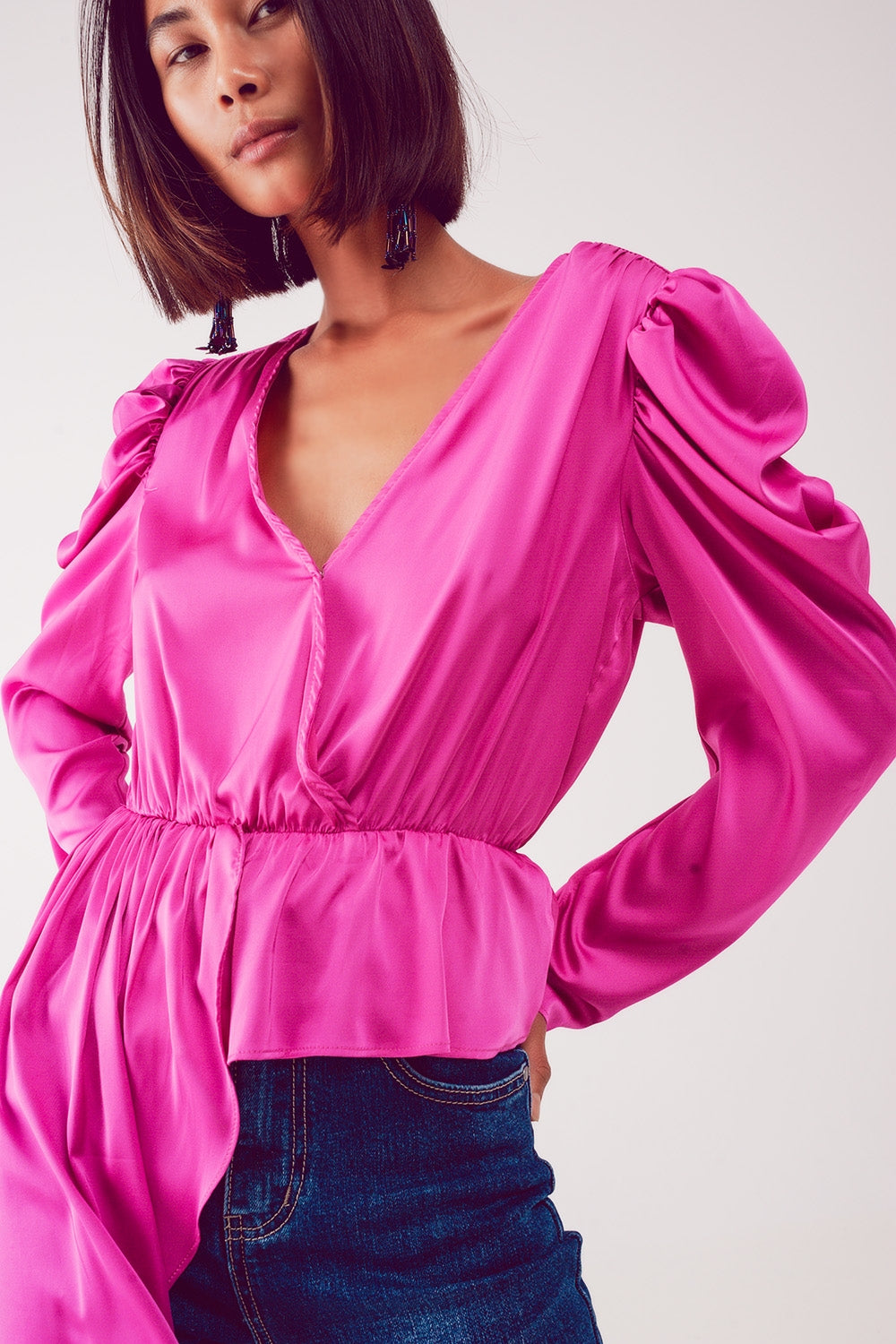 Blouse asymétrique à manches bouffantes en fuchsia