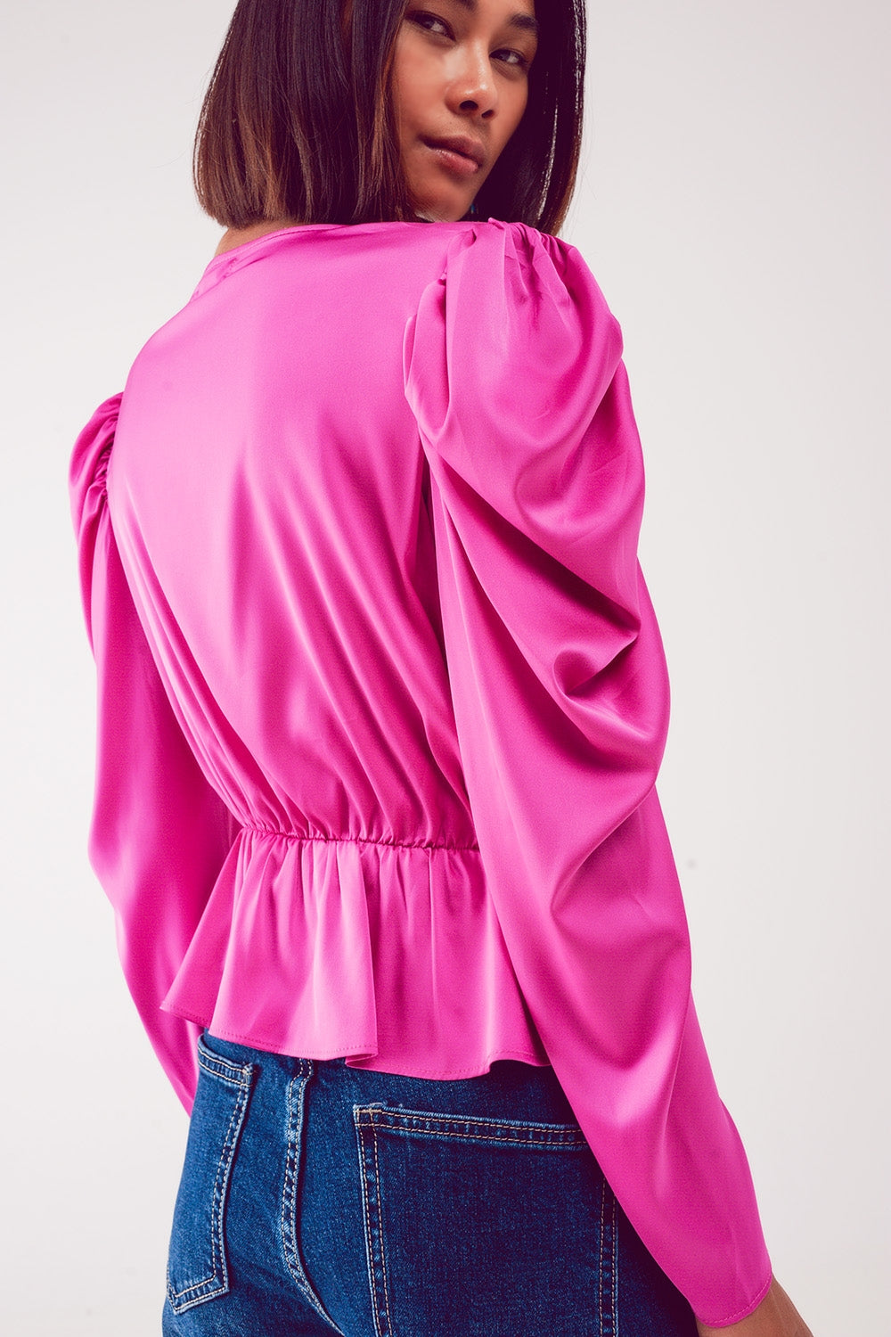 Blouse asymétrique à manches bouffantes en fuchsia