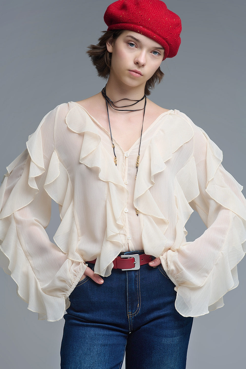 Blouse beige à col V et volants sur l'ensemble du corps