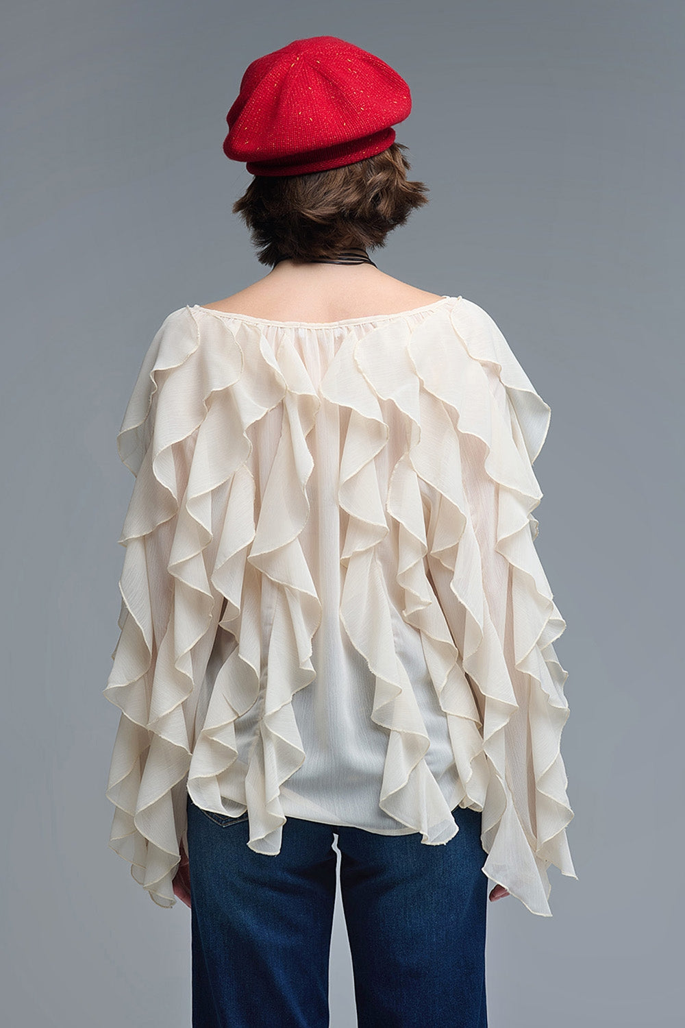Blouse beige à col V et volants sur l'ensemble du corps