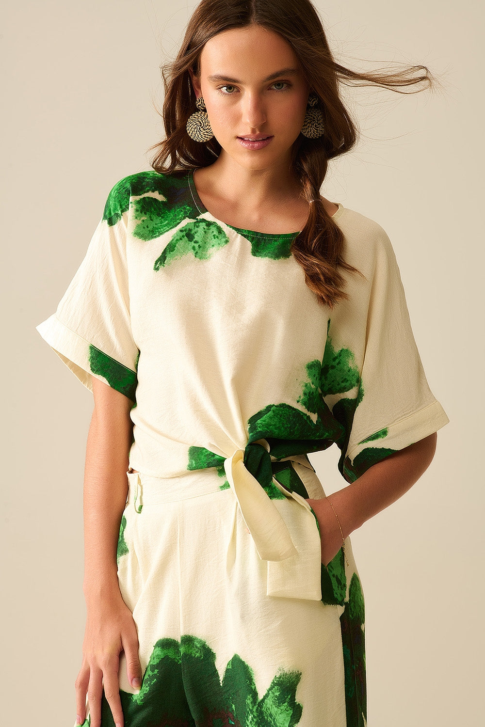 Q2 Blouse Courte avec Imprimé Floral Vert Nouée à la Taille