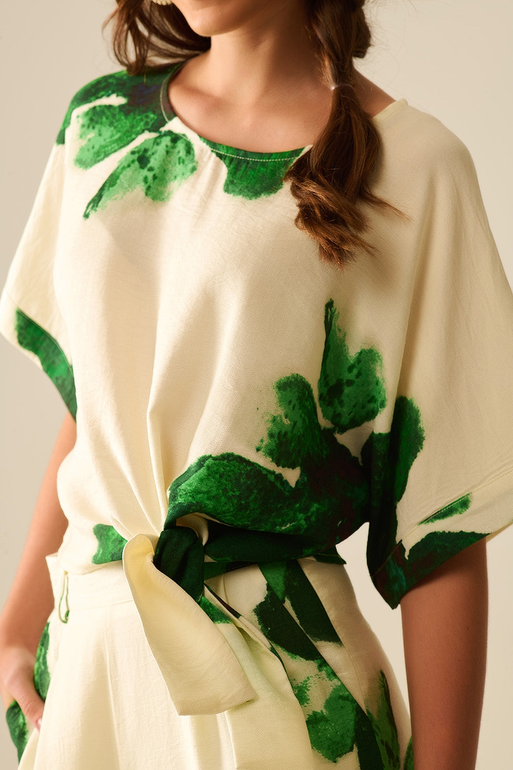 Blouse Courte avec Imprimé Floral Vert Nouée à la Taille