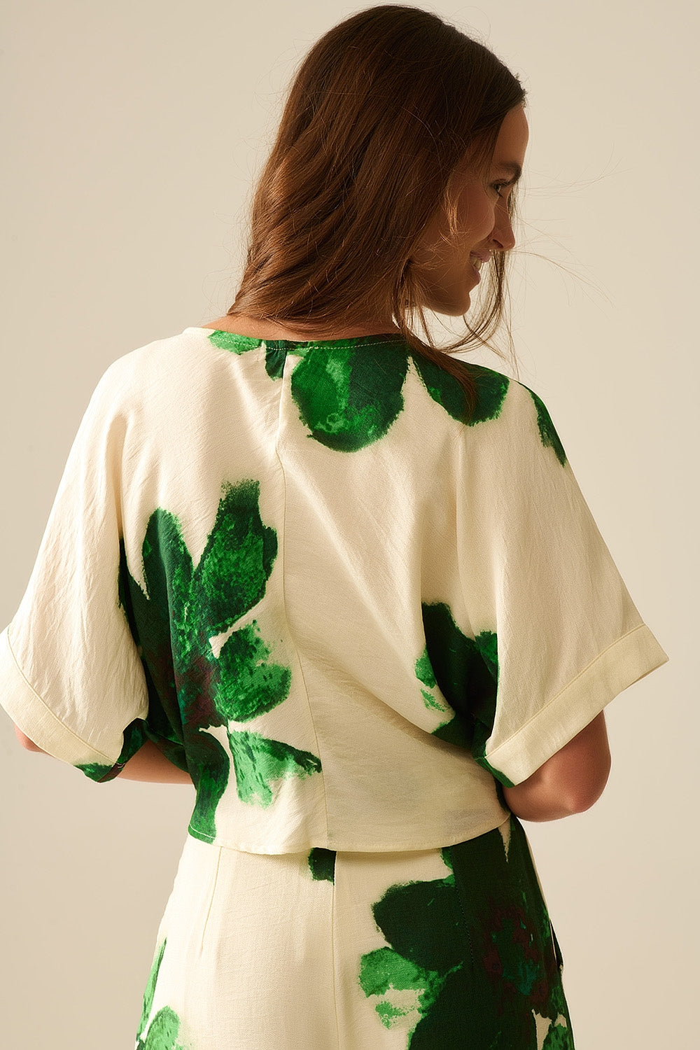 Blouse Courte avec Imprimé Floral Vert Nouée à la Taille