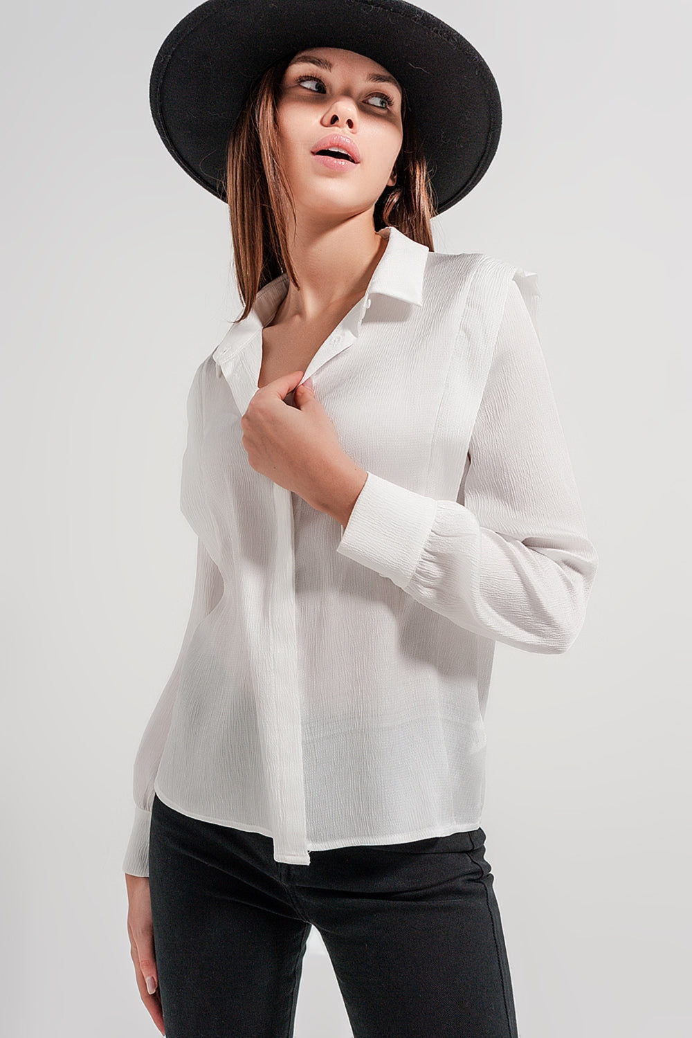 Blouse écru à volants