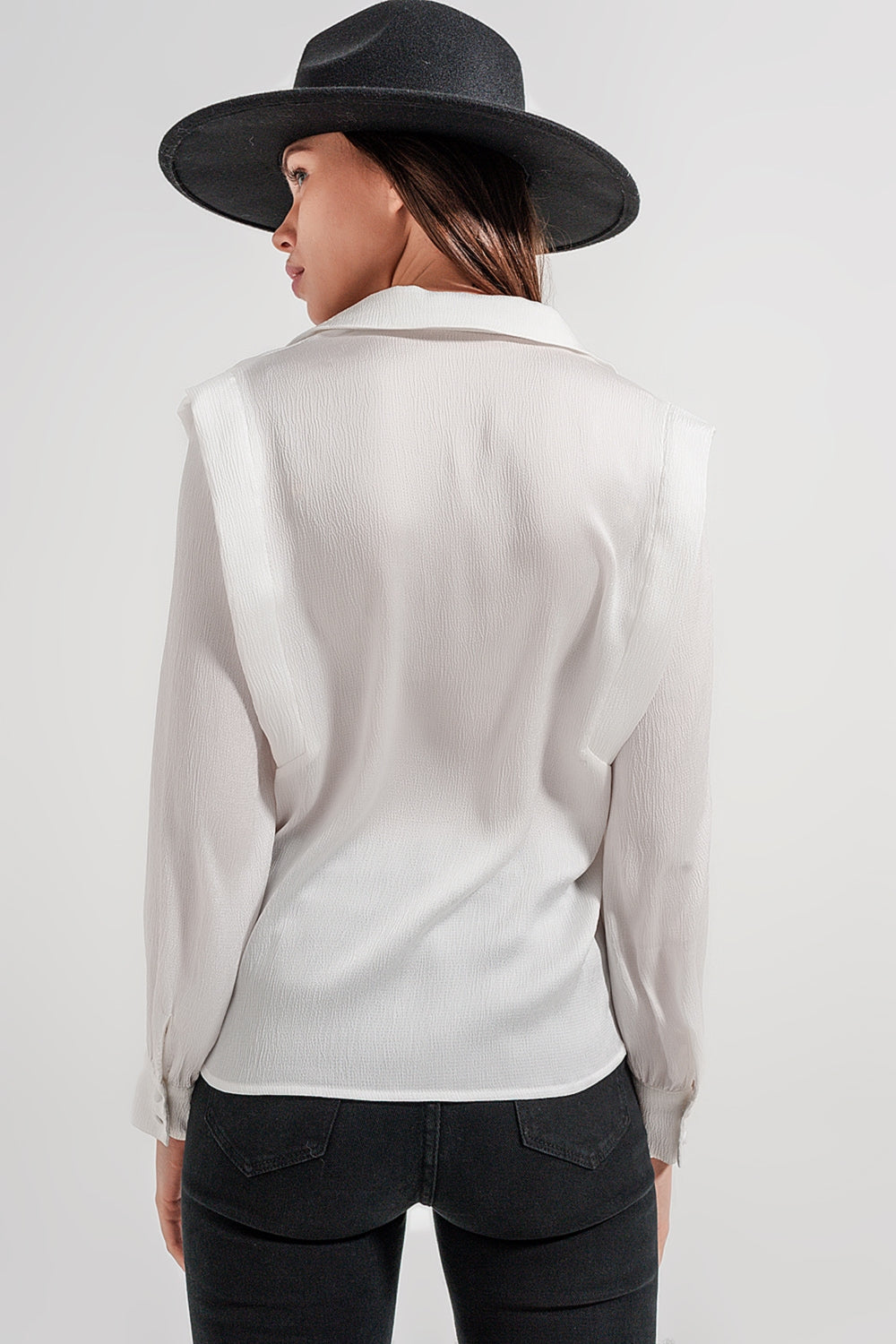 Blouse écru à volants
